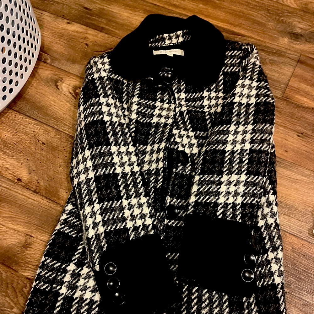 BEAUTIFUL winter coat by Laundry by design! Size 12